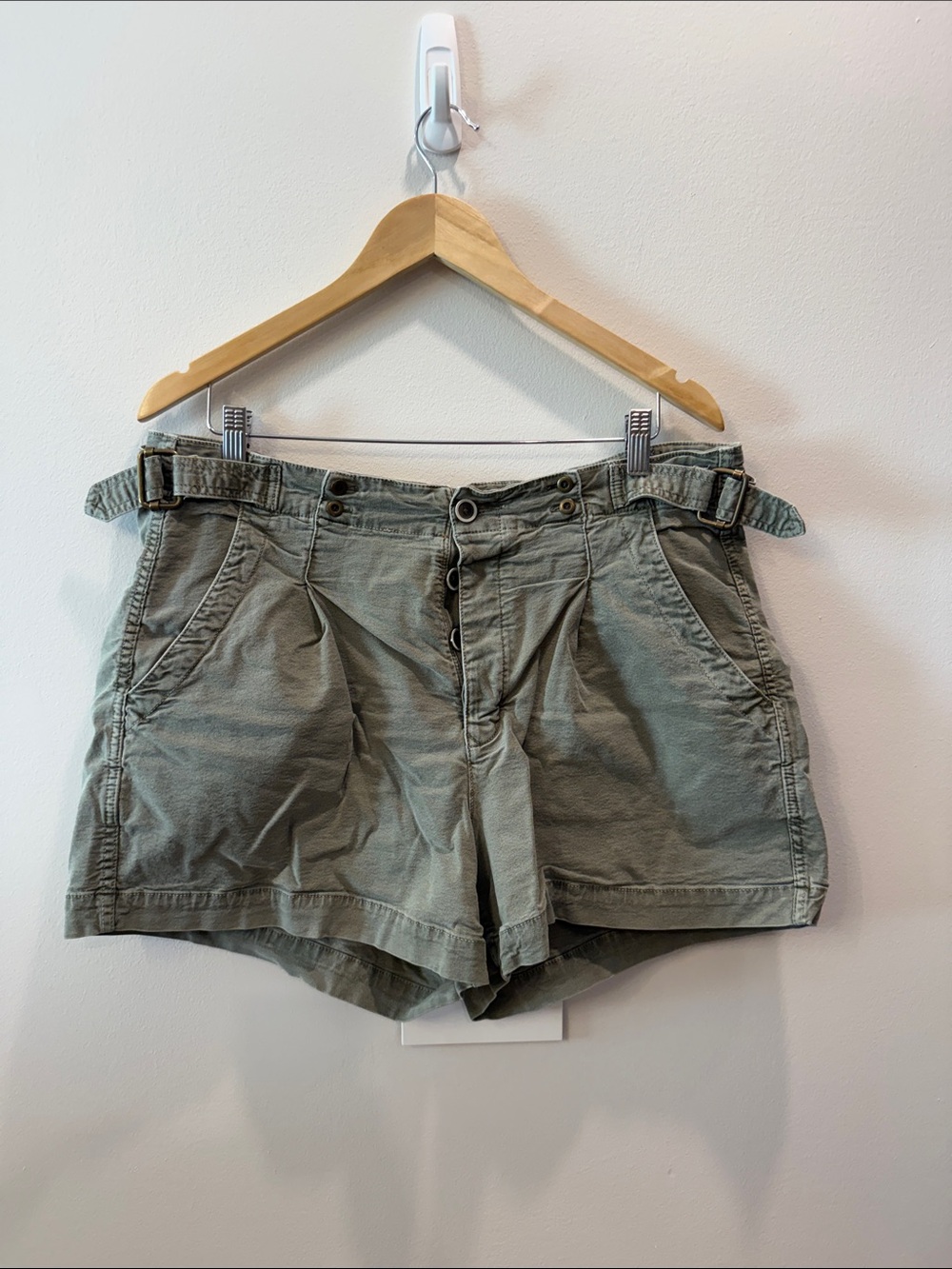Anthropologie Utility Olive Women’s Shorts Sz 32